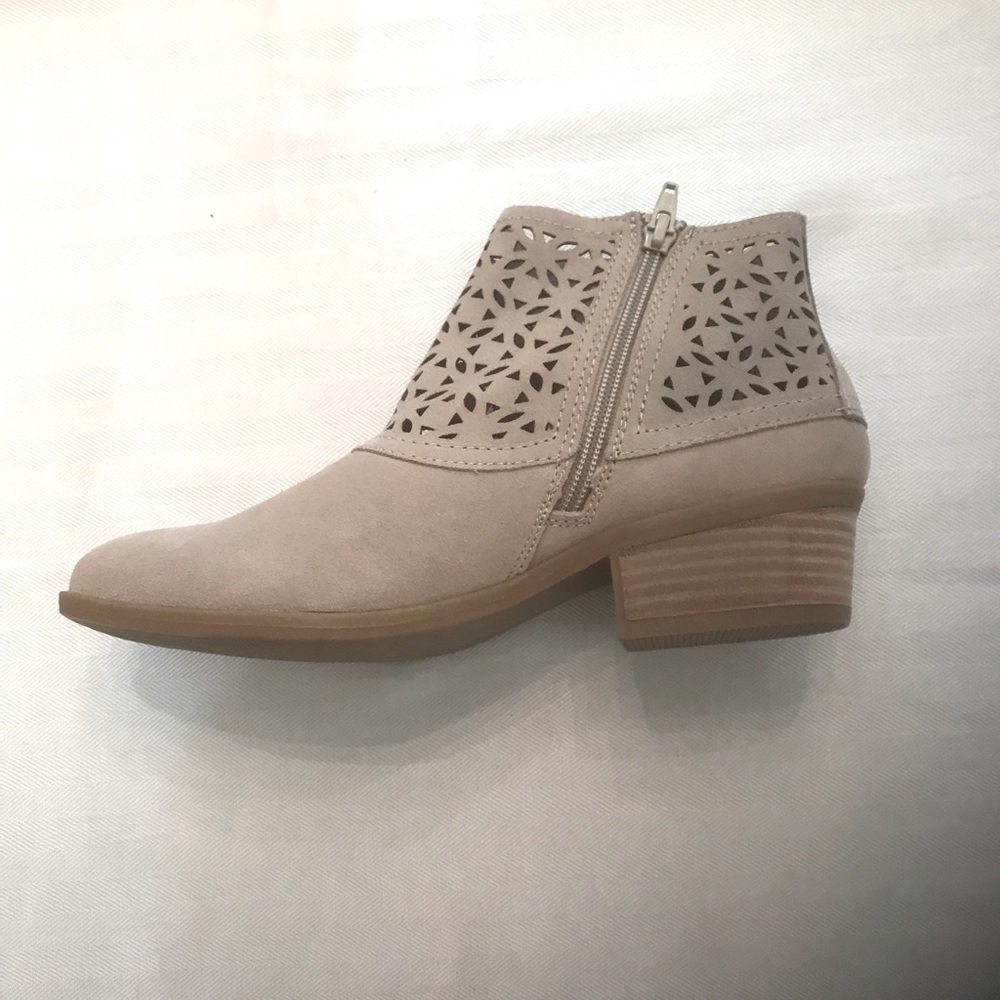 NWT BareTraps Taupe Garin Suede Ankle Booties with Laser Cutout Design - Picture 5 of 8